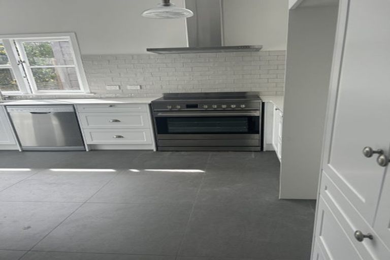 Photo of property in 27 Ava Street, Petone, Lower Hutt, 5012