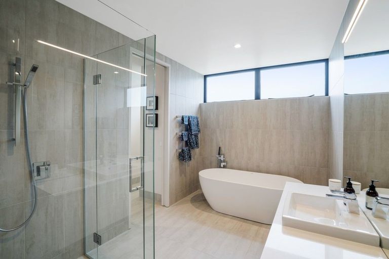 Photo of property in 4 Eden Close, Wanaka, 9305