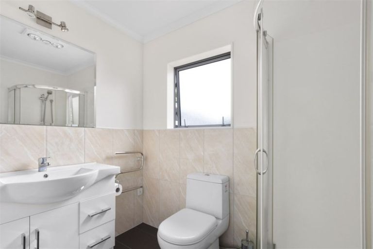 Photo of property in 22 Glennandrew Drive, Half Moon Bay, Auckland, 2012