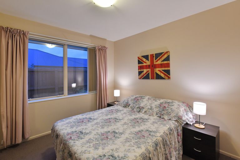 Photo of property in 11 Walnut Way, Rangiora, 7400