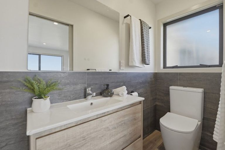 Photo of property in 94a Harbour View Road, Omokoroa, 3114