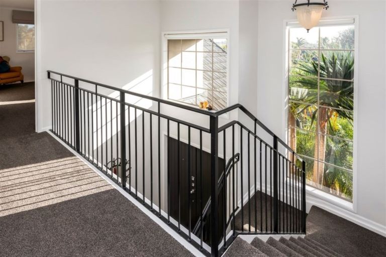 Photo of property in 17 Dunloy Place, East Tamaki Heights, Auckland, 2016