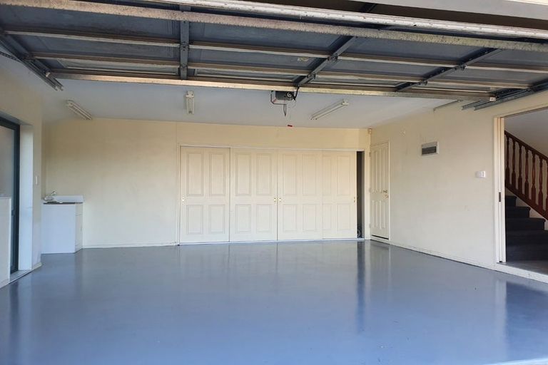 Photo of property in 3 Boeing Place, Goodwood Heights, Auckland, 2105