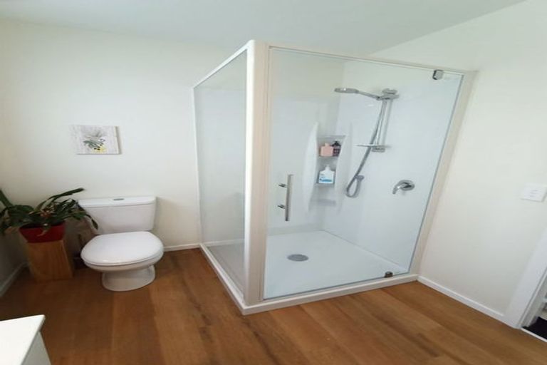 Photo of property in 2 Hull Place, Whitby, Porirua, 5024