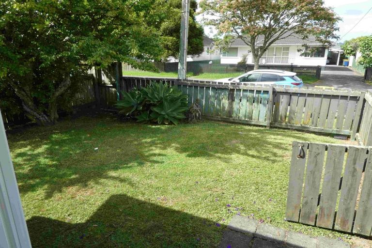 Photo of property in 1 Kiernan Place, Kelston, Auckland, 0602