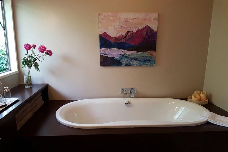 Photo of property in 9 Taurus Place, Kawaha Point, Rotorua, 3010