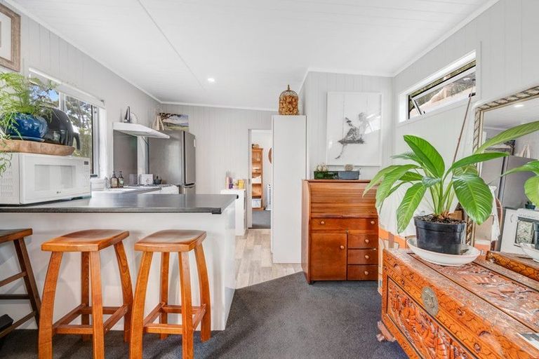 Photo of property in 12 Chenery Road, Red Beach, 0932