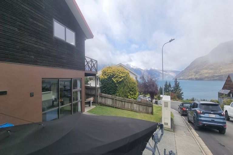 Photo of property in 25 Sainsbury Road, Fernhill, Queenstown, 9300
