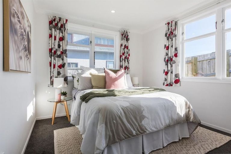 Photo of property in 51 Kapiti Crescent, Titahi Bay, Porirua, 5022