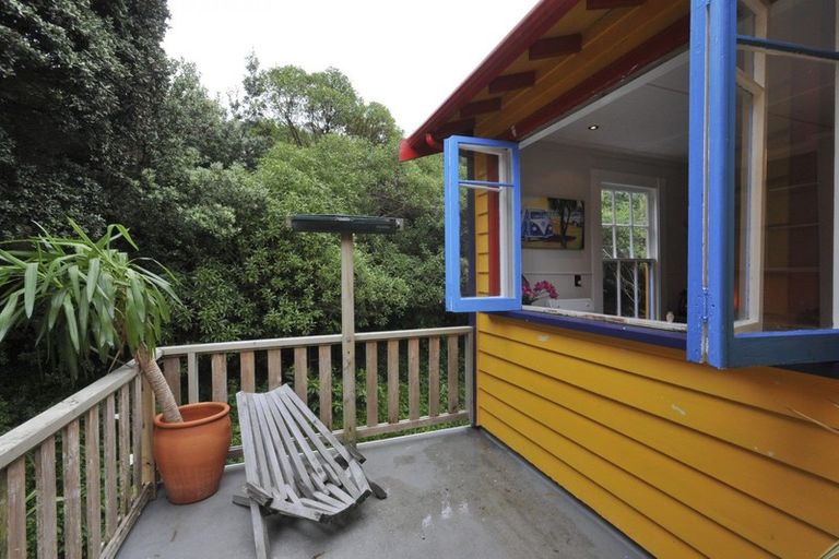 Photo of property in 13 Cave Road, Houghton Bay, Wellington, 6023