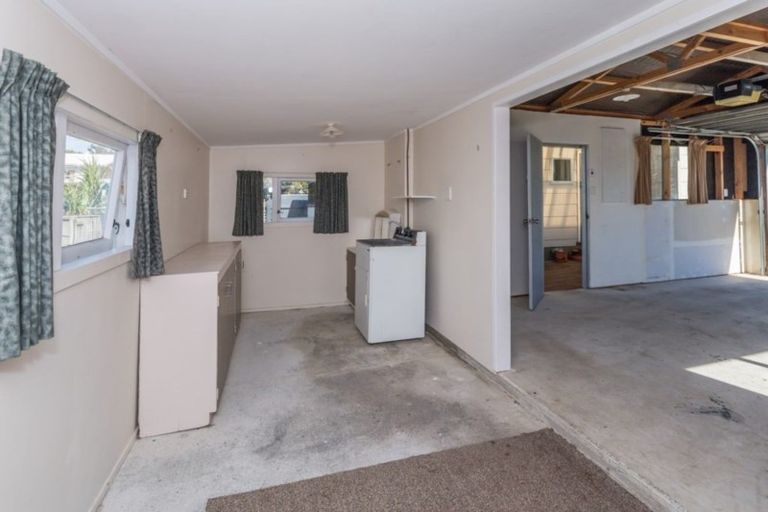 Photo of property in 19 Raukawa Street, Himatangi Beach, Foxton, 4891