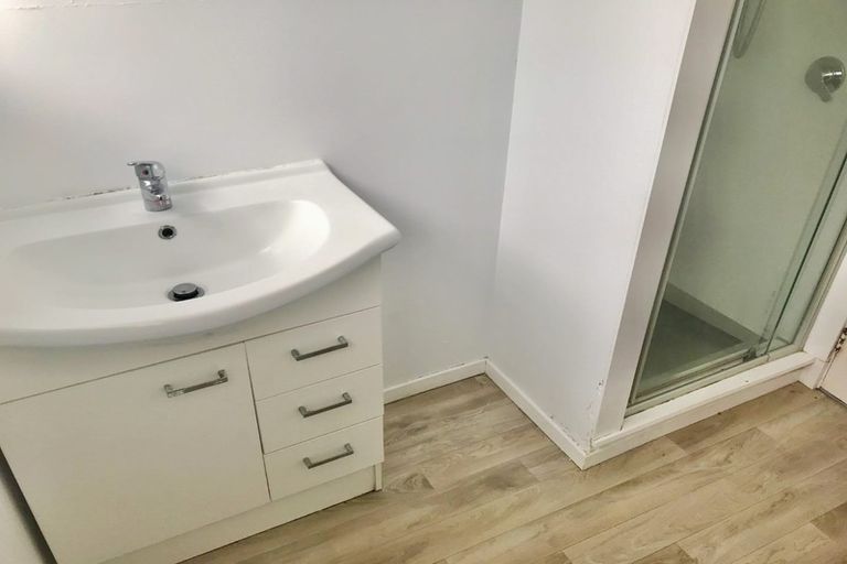 Photo of property in 6 Waterview Road, Favona, Auckland, 2024