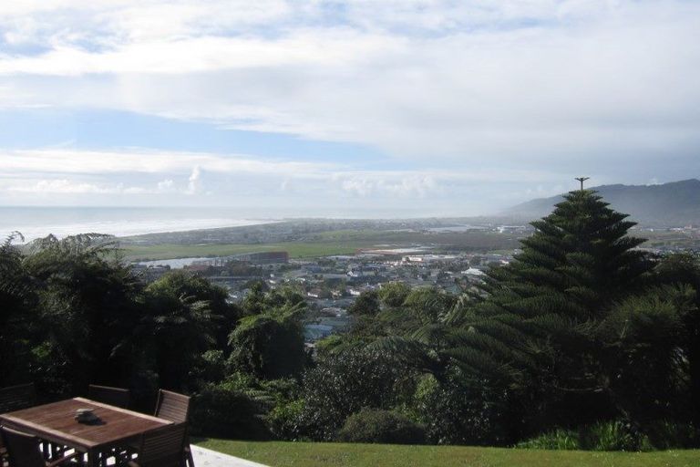 Photo of property in 3 Arnott Heights East, Greymouth, 7805