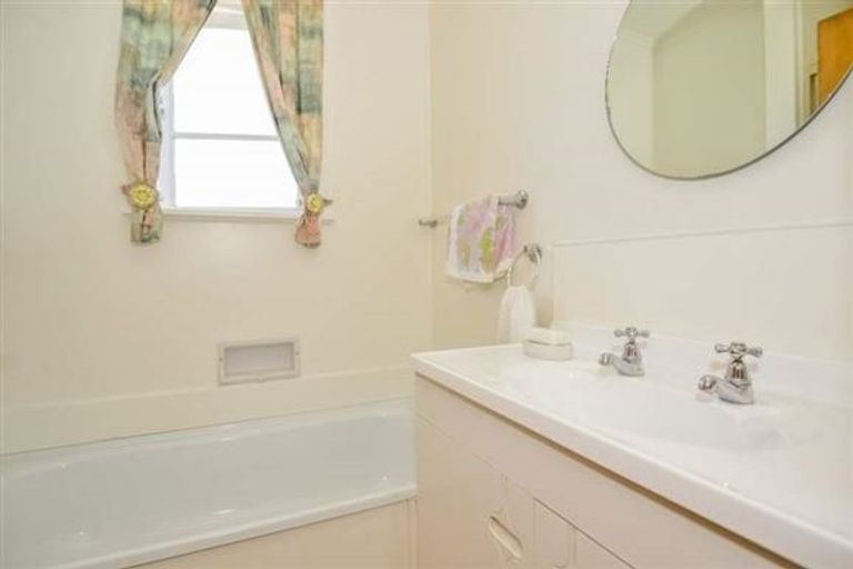 Photo of property in 20 Kelkirk Street, Kelston, Auckland, 0602