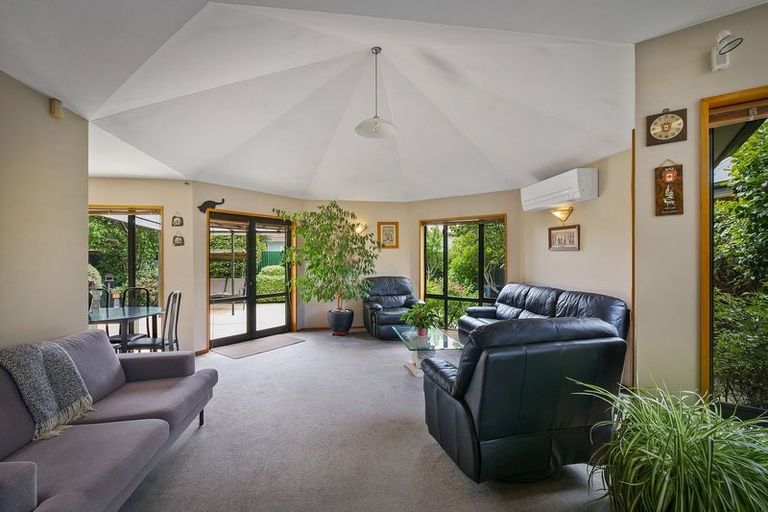 Photo of property in 2/113 Avonhead Road, Avonhead, Christchurch, 8042