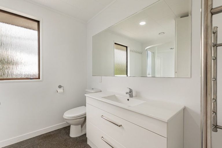 Photo of property in 98 Wade River Road, Stanmore Bay, Whangaparaoa, 0932