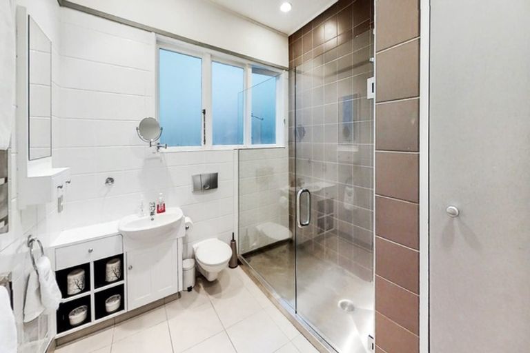 Photo of property in 19 St Aubyn Street, Devonport, Auckland, 0624