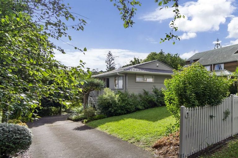 Photo of property in 1 Cranston Street, Torbay, Auckland, 0632