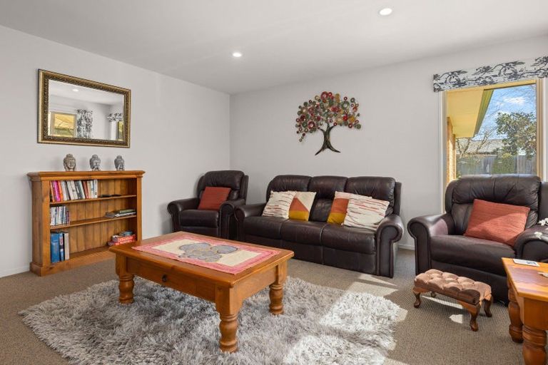Photo of property in 67 Coolspring Way, Redwood, Christchurch, 8051