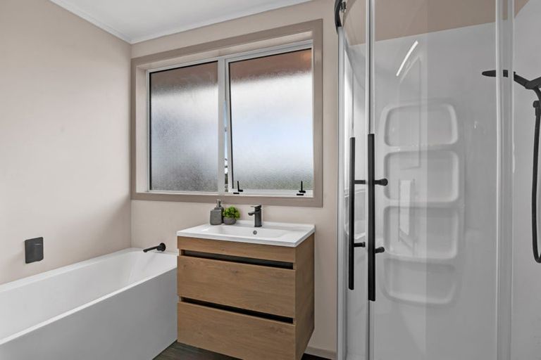 Photo of property in 12a Julian Place, Westown, New Plymouth, 4310