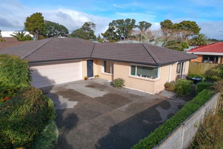 Photo of property in 3/14 Milton Road, Orewa, 0931