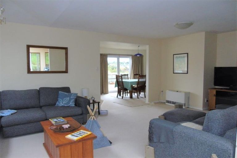 Photo of property in 15 Tainui Terrace, Tawa, Wellington, 5028
