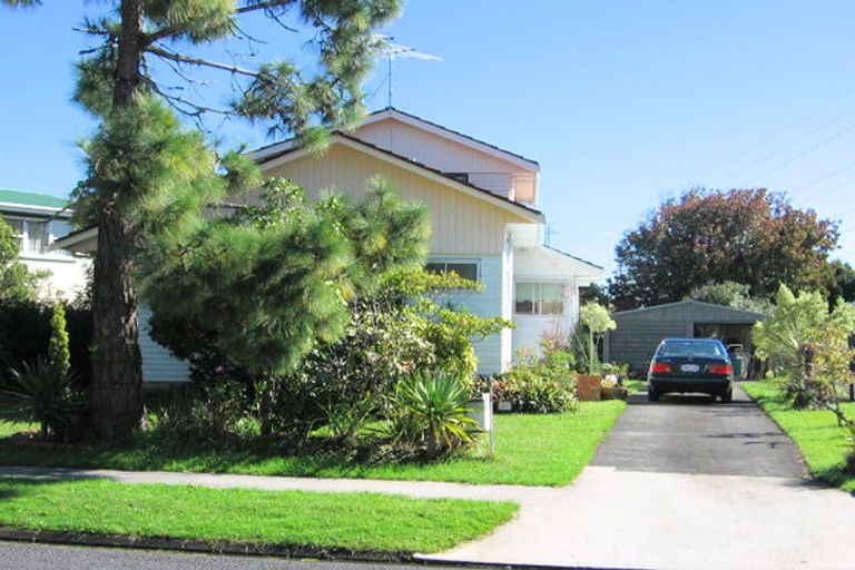 Photo of property in 47 Edgewater Drive, Pakuranga, Auckland, 2010