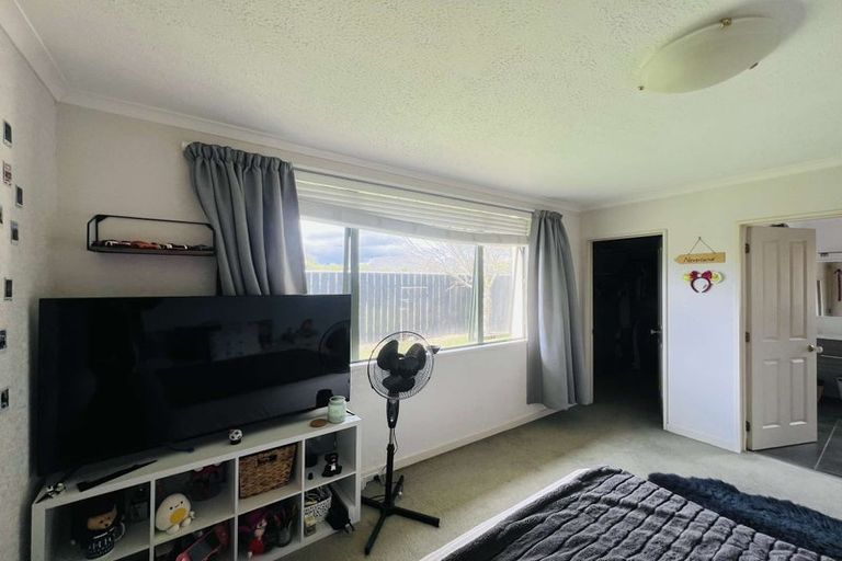 Photo of property in 30 Caroline Crescent, Highbury, Palmerston North, 4412