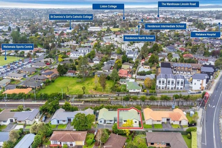 Photo of property in 11c Sturges Road, Henderson, Auckland, 0612