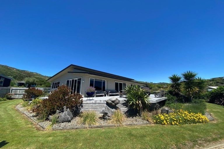 Photo of property in 25 Nyhane Drive, Ligar Bay, Takaka, 7183