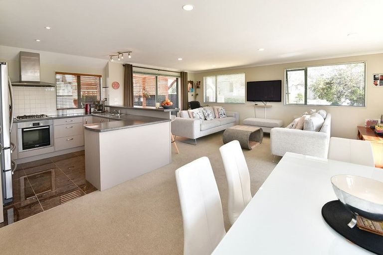 Photo of property in 11 Parkwood Crescent, Gulf Harbour, Whangaparaoa, 0930