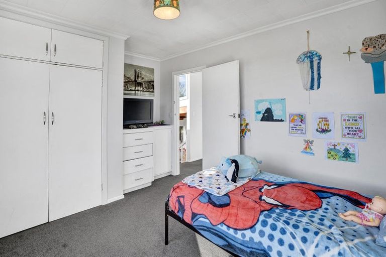 Photo of property in 6 Kowhai Street, Inglewood, 4330