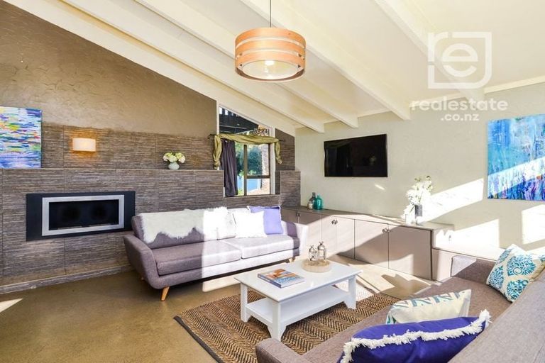 Photo of property in 18 Walter Strevens Drive, Conifer Grove, Takanini, 2112