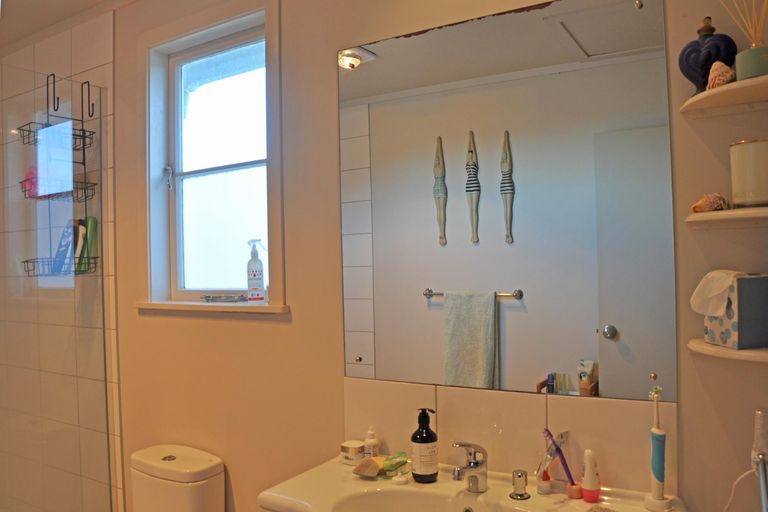 Photo of property in 38 Bickerstaffe Road, Maungaturoto, 0520