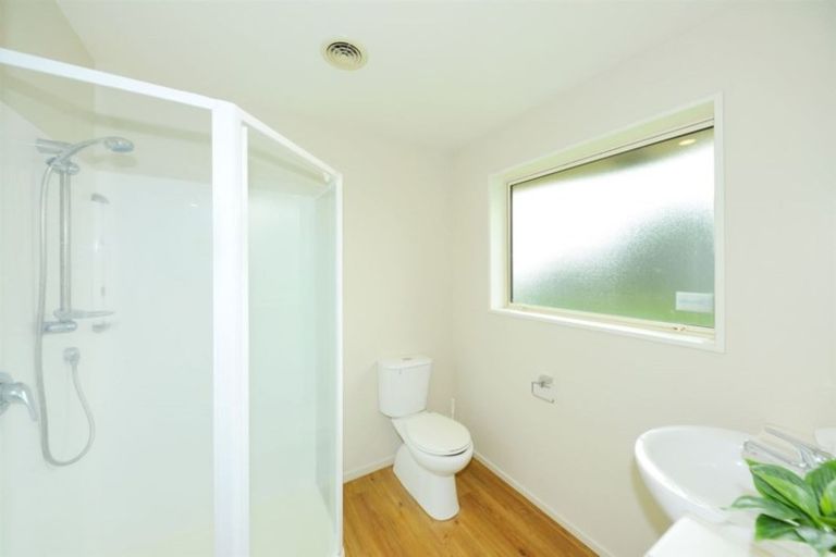 Photo of property in 5 Willowview Drive, Redwood, Christchurch, 8051