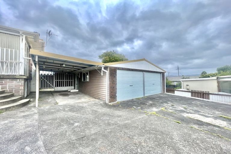Photo of property in 3 Lavelle Road, Henderson, Auckland, 0612