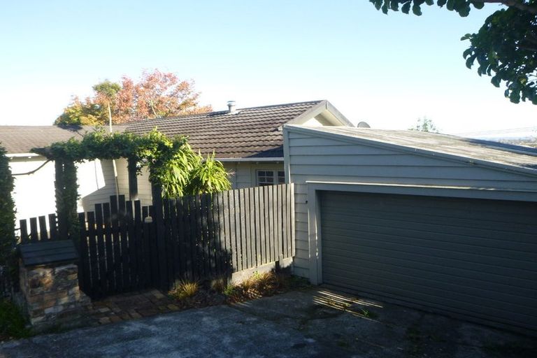 Photo of property in 2 Gow Street, Helensville, 0800