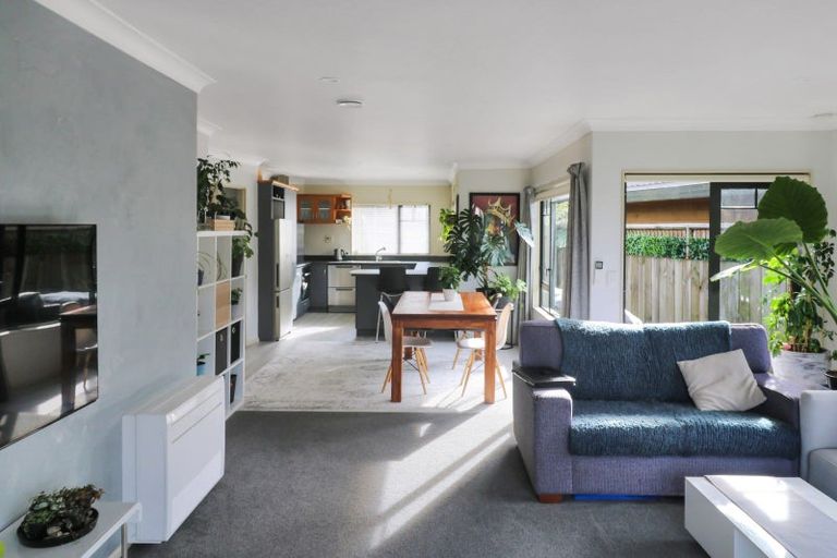 Photo of property in 6a Marjory Close, Broadmeadows, Wellington, 6035