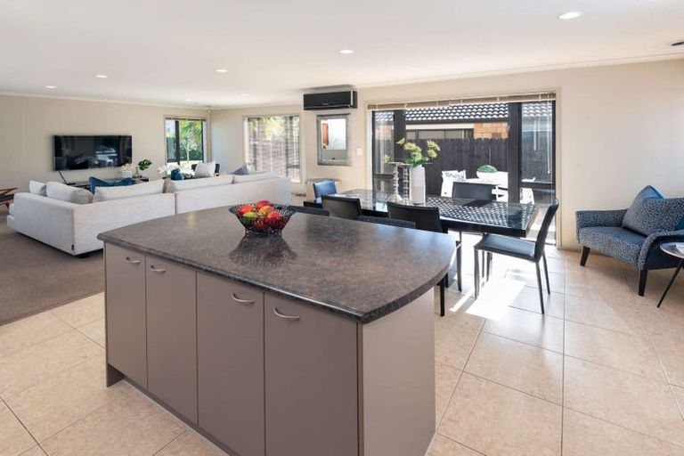 Photo of property in 2 Jack Place, Flat Bush, Auckland, 2019