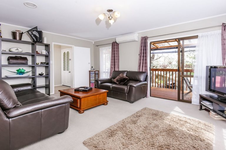 Photo of property in 10 Rena Place, West Harbour, Auckland, 0618