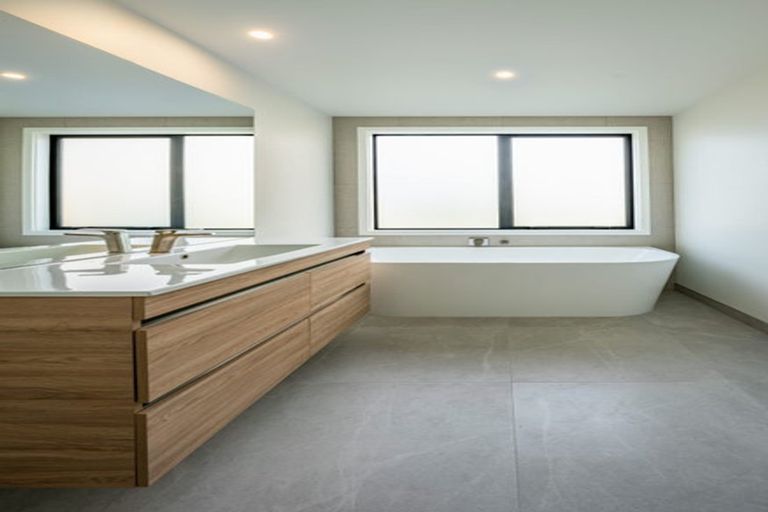 Photo of property in 35 Obelisk Street, Wanaka, 9305