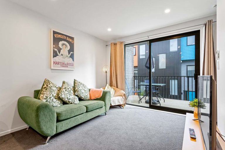 Photo of property in 5/3234 Great North Road, New Lynn, Auckland, 0600