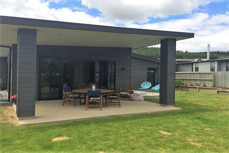 Photo of property in 9 Centre Crescent, Wanaka, 9305