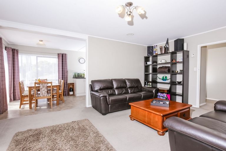 Photo of property in 10 Rena Place, West Harbour, Auckland, 0618