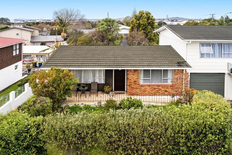 Photo of property in 3/1 Bodi Place, Te Atatu South, Auckland, 0610