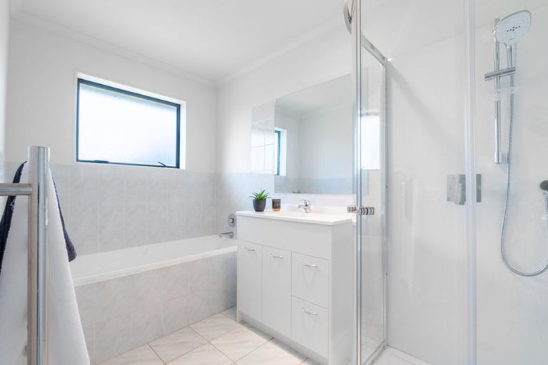 Photo of property in 14 Cade Place, Weymouth, Auckland, 2103