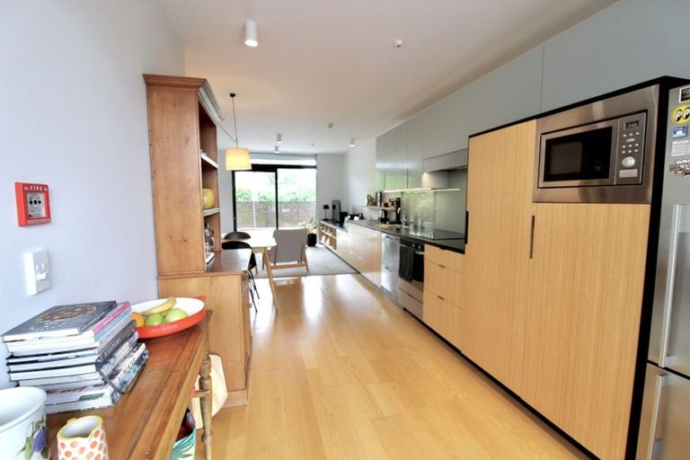 Photo of property in 76 Brougham Street, Mount Victoria, Wellington, 6011