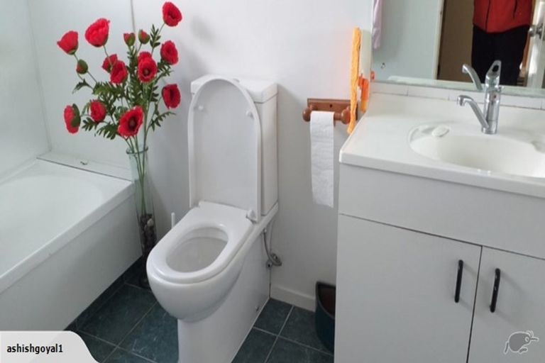 Photo of property in 2b Sunhaven Drive, Newlands, Wellington, 6037