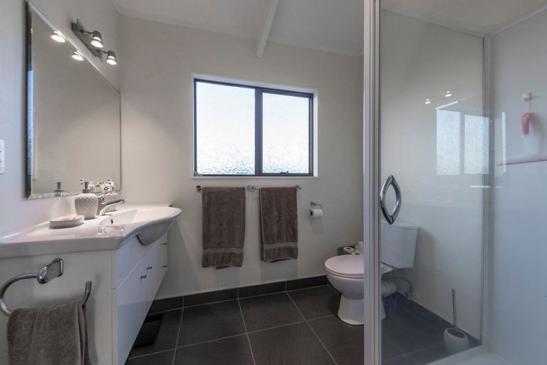 Photo of property in 4 Oak Avenue, Nawton, Hamilton, 3200