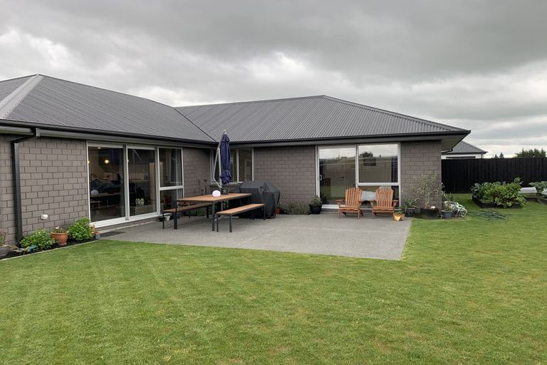 Photo of property in 8 Clarendon Place, Rangiora, 7400